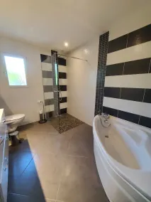 Villa with heated, secure swimming pool, 10 minutes from the beach - Image 3