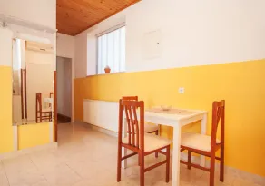 Cozy 1 bedroom apartment with balcony - Image 4