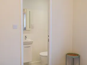 2 bedroom accommodation in Fore St 2 - Image 2