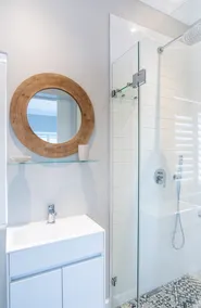 Bentley's Guesthouse - Image 5