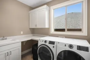 Large Open Home - Gourmet Kitchen - Pool Table - Image 2