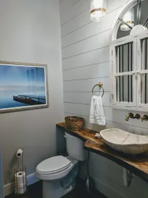 Schönes neues Haus am See in einer ruhigen Bucht mit atemberaubender Aussicht. - Image 3