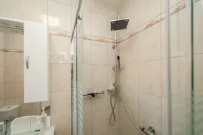 Apartamento luminoso com terraço - Image 4