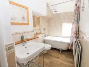 FLINTS COTTAGE, pet friendly, character holiday cottage in Richmond - Image 3