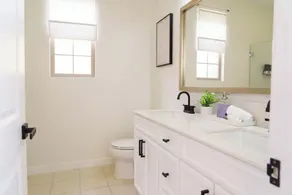 Modern Designer Home w/ King Bed - 30 minutes to all the theme parks! - Image 4
