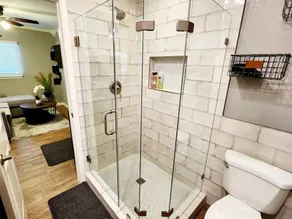 Cozy, Modern Stay Located Near Hobby Airport, And Many Facories - Image 5