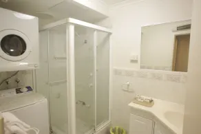 Beachfront Nelson Bay Apartment - Image 2