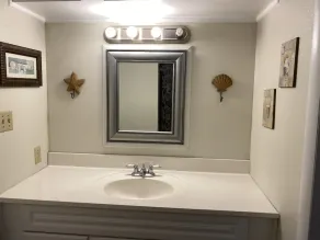 Cozy 2 Bedroom Apartment on 11th St - Image 2