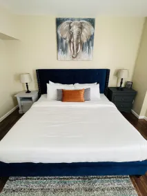 ✪King Bed Apartment✪ in Suburbs | Perfect Long Term Stay - Image 4