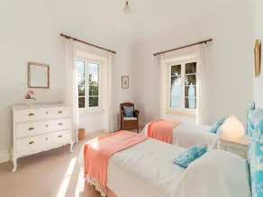 Magnificent Funchal Villa | Quinta D'Alegria | 4 Bedrooms | Panoramic Sea & City Views | Short Drive to Centre - Image 5