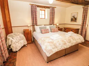 SLADE COTTAGE, pet friendly i Ilam, Staffordshire, Ref 998681 - Image 4