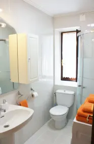 Studio lägenhet i ett Baskien med utsikt över trädgården. - Image 3