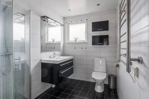 Fully Renovated 4BR Home with Modern Kitchen - Image 3