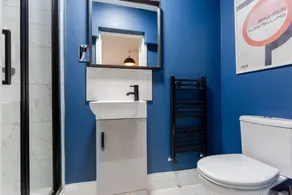 Ashton Getaway Sleeps 14 Free Parking - Image 5