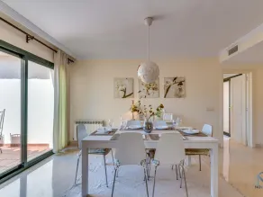 Modern and Spacious 2 BDRM Penthouse - 3 Pools and Sea Views - Image 5