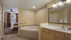1br Deluxe-Pools, Mini Golf & Boating-Areca Palm - Image 5