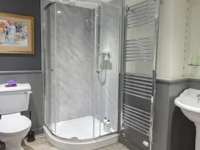 Apartment-Ensuite with Shower-Terrace-Garden Apartment - Image 4