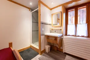 Chalet 'De Charme À La Montagne' mit Bergblick, privater Terrasse und WLAN - Image 3