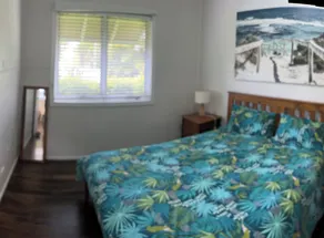 A beach house with colour! - Image 3