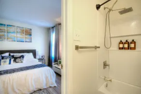 Cape May Rose - Quiet Convenient Location Sleeps 10 - Image 3