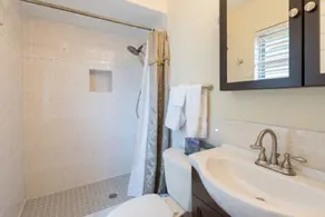 4-bedroom vacation home just 3 minutes to Florida Mall - Image 4