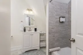 3 Bed / 1.5 Bath Townhome - Image 2