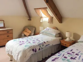 4 chambres à coucher à Hawkesbury Upton - Image 3