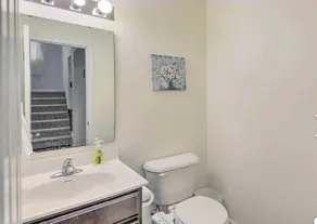 Spacious and clean home with 4 Bedrooms and 2 baths in a safe neighborhood - Image 4