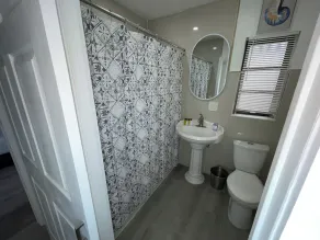 Spacious Retreat in Buena Vista-Design District. - Image 3