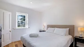 A beautiful combination of old and news in this 4 bedroom cottage - Image 5