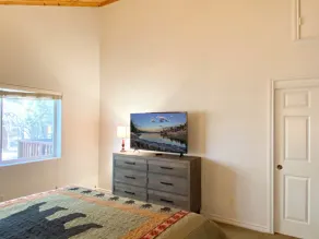 Brown Bear Lodge - Cozy mountain home situated within the quiet and ideal Sugarloaf neighborhood - Image 5