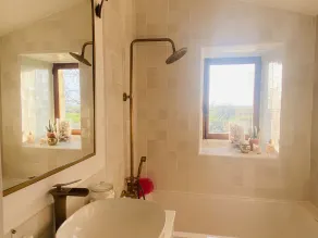 Maison de rêve avec piscine au milieu des vignes - Image 3