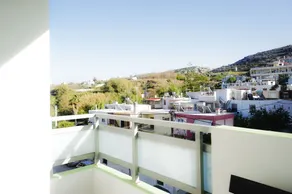 The ultimate urban beach vibe - Image 5