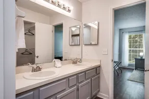 3BR Dog-Friendly Home w/ Fenced Yard Near Park & Doctor's Lake - Image 4