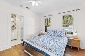 Carriage Manor- Right next to the  Fountain of Youth & Beach.\nPets are welcomed! - Image 4