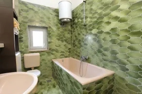 Three bedroom apartment near beach Vinišće, Trogir (A-18674-a) - Image 2