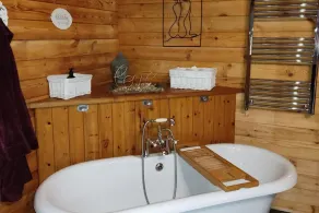 Forest Cabin Retreat-Sleeps 2-Garden Wifi Trails - Image 4