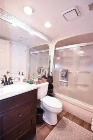 \"Lakeview Retreat\" Lakefront! Hot Tub, Pool, 10min to Raceway, Golf, & Waterpark - Image 2