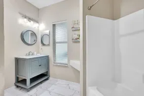 Spacious 4 bedroom house by OWA & Tanger Outlets, 15 mins from Beaches - Image 2