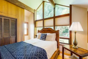 Charming waterfront home with full kitchen, furnished deck, & incredible views - Image 5