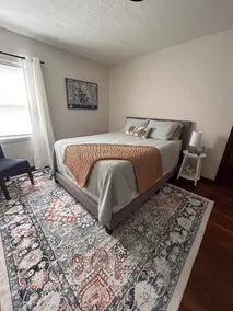 Comfy Flat with Old World Charm in the city - Image 3