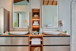 Luxe Grand Villa: New, Ultra Modern Luxury 6 Bedroom private beach villa. - Image 4