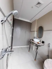 Captivating 1-Bed Apartment  fully furnished - Image 5