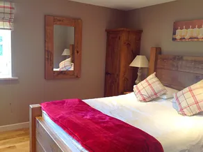 Stylish Apartment on farmland in a peaceful rural location - Image 4