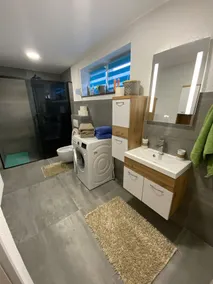 Completely renovated bungalow - Image 2