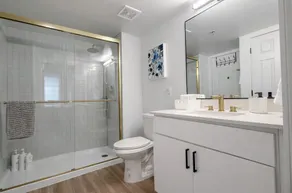 Dreamy Extended Stay Amazon King Bed 1BR Garage, Pool,Balcony Gym Near DC, DCA - Image 3