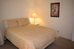 Budget Friendly, Condo Standard avec courte promenade de la plage - Image 5