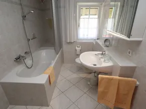 Apartamento 'Haus Doris' com Vista Montanha, Terraço Partilhado e Wi-Fi - Image 4