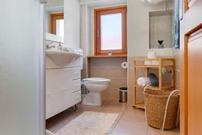 Affascinante casa in pietra con piscina privata e giardino - Image 4