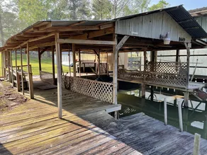 Take a break and unwind on our waterfront screened in porch - Image 2